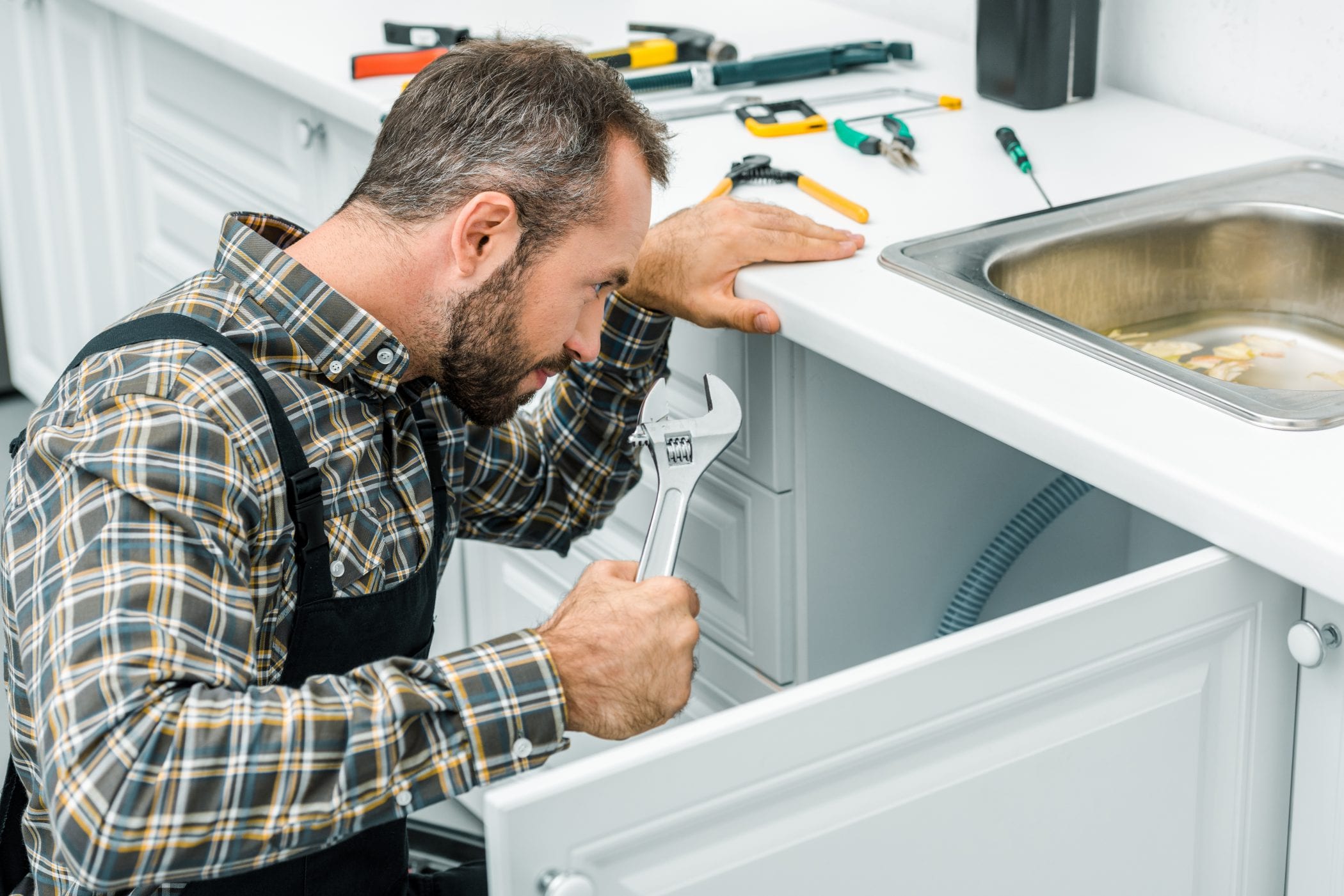 Things to Consider Before Hiring Plumbers